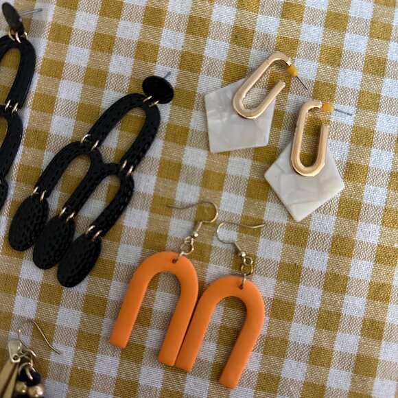 Assorted Costume Jewelry - Earrings - Picture 3 of 3